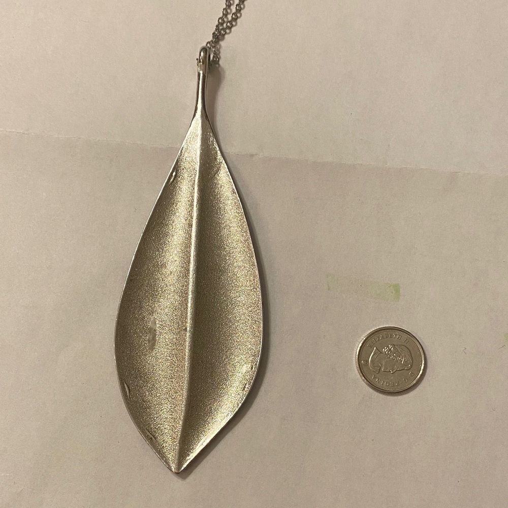 Purple Leaf Pendant Necklace - Picture 4 of 8